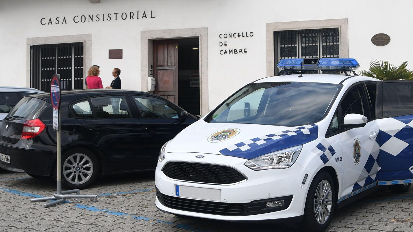 Disuelven Un Botell N Con Medio Centenar De Personas En Cambre