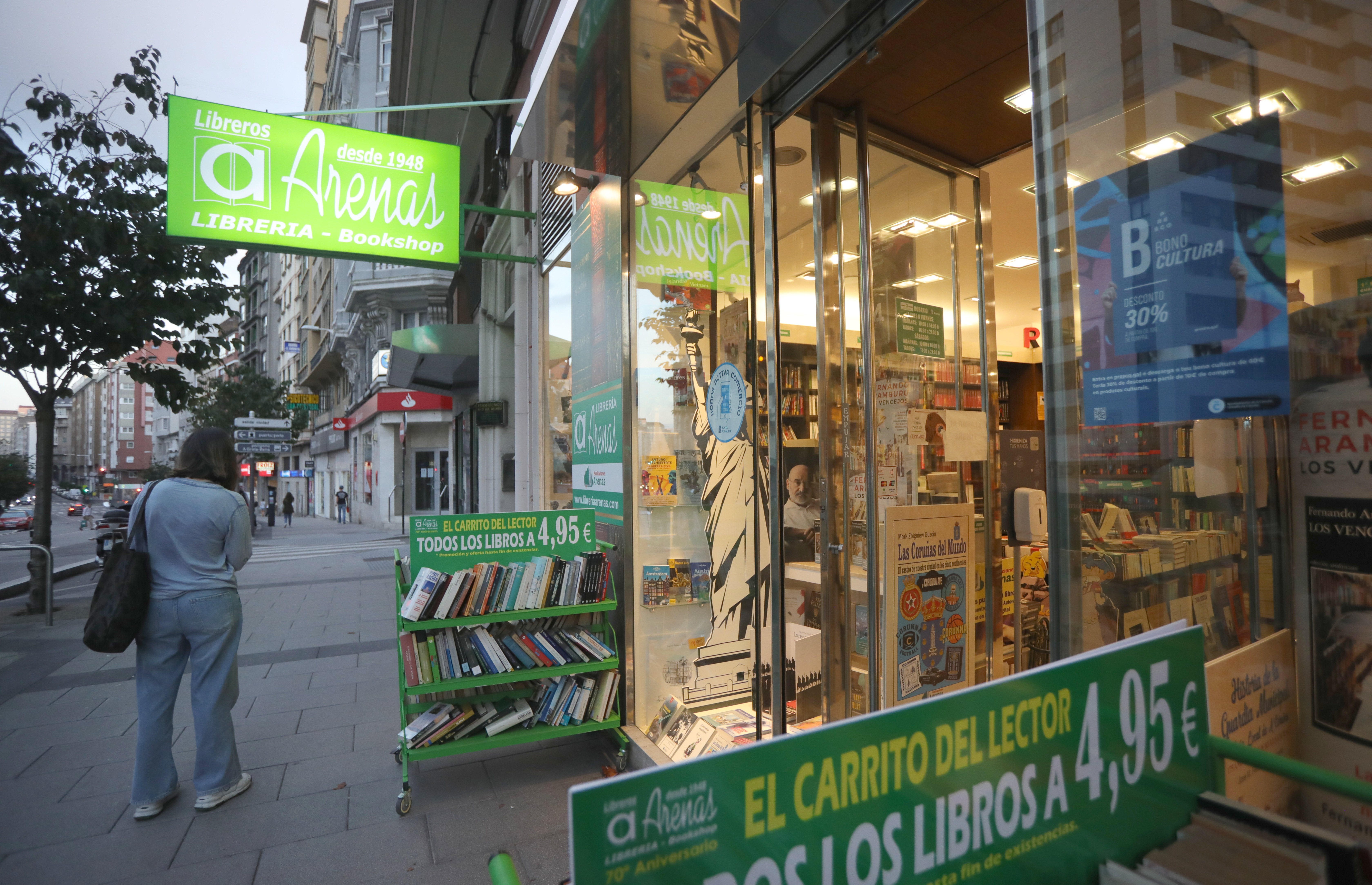 The Arenas Bookstore denounces that book thefts return