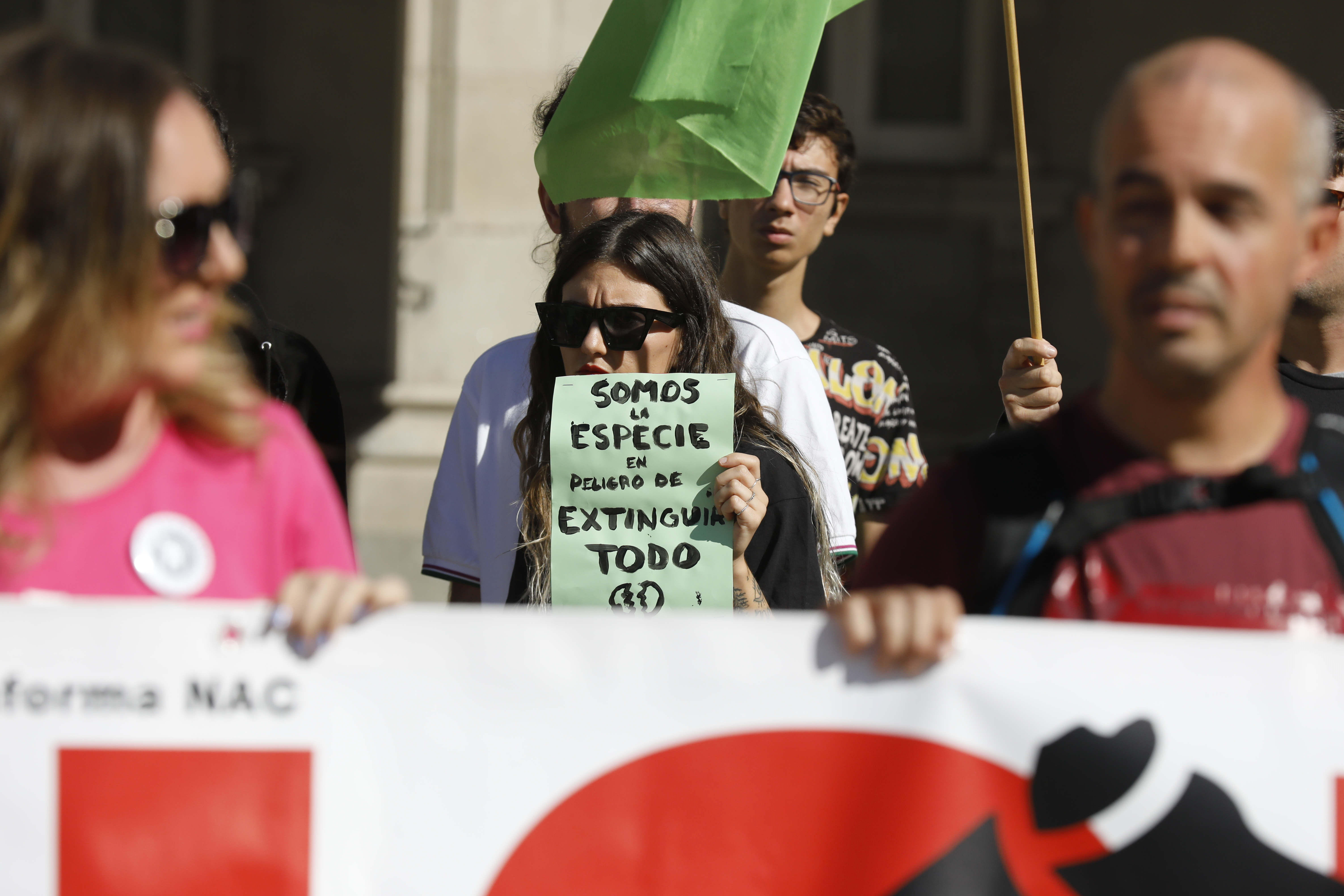 Los animalistas se concentran en María Pita contra la masacre de jabalíes