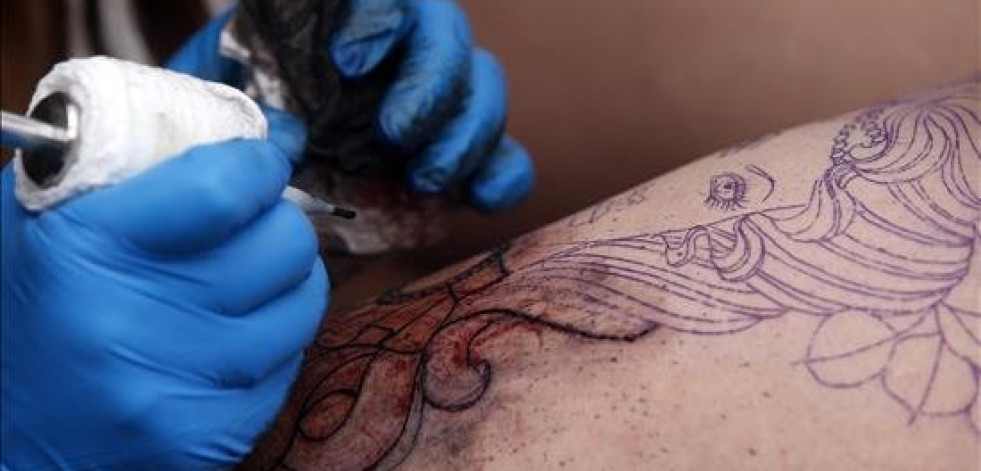 Un centenar de tatuadores se dan cita desde este viernes en A Coruña en una convención internacional