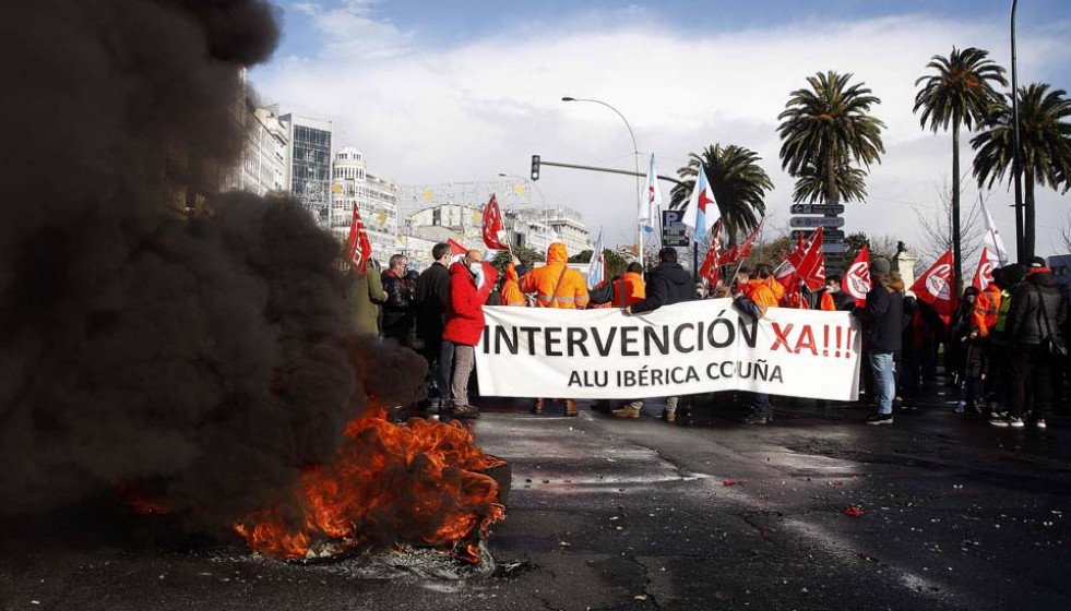 Empleados de Alu Ibérica “toman” la ciudad exigiendo la intervención