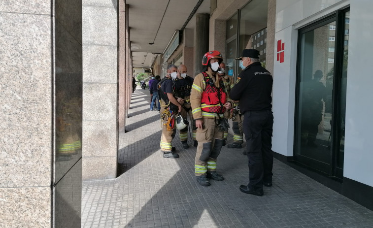 Detenido el hombre acusado de apuñalar a tres personas en A Coruña y que luego se atrincheró en un edificio