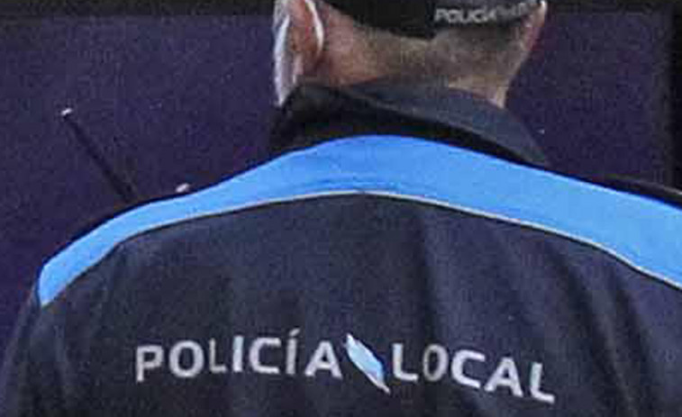 La Policía Local salva la vida de un hombre que se desplomó en plena calle en Vigo