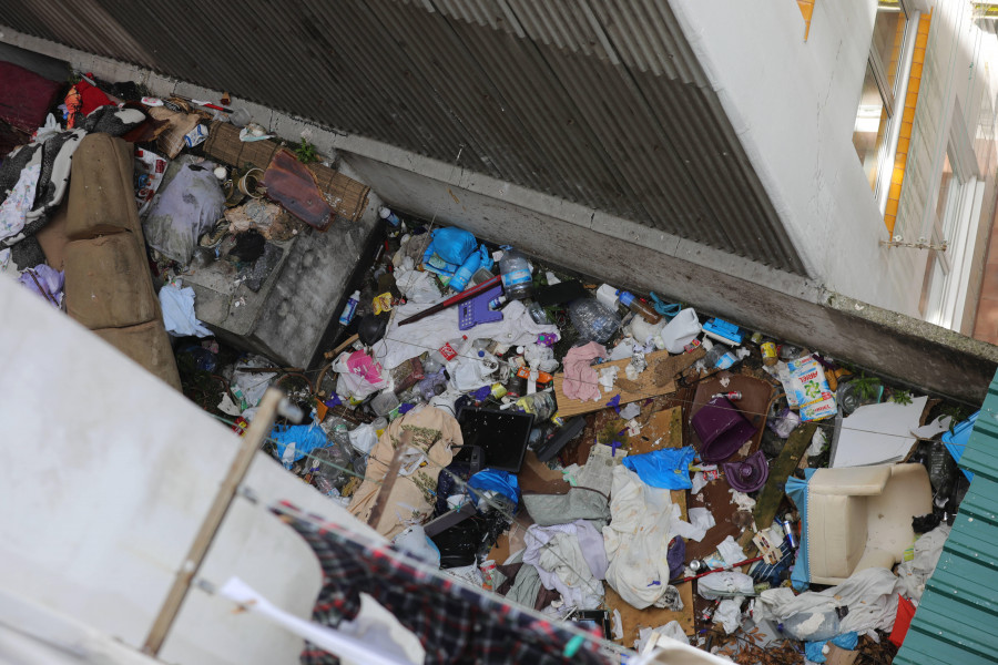 El Ayuntamiento costeará la limpieza de la basura de los okupas de la ronda de Nelle