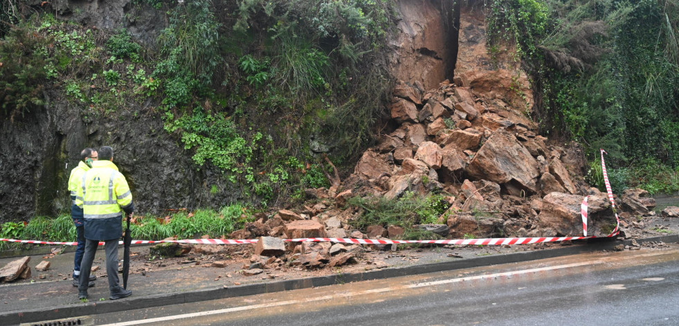 La lluvia provoca desprendimientos de tierra en Bastiagueiro