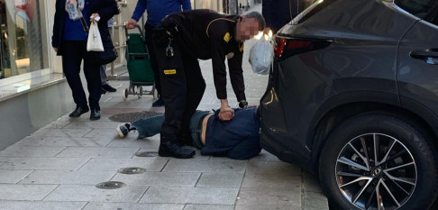 El guardia de seguridad de un supermercado de A Coruña reduce a un ladrón