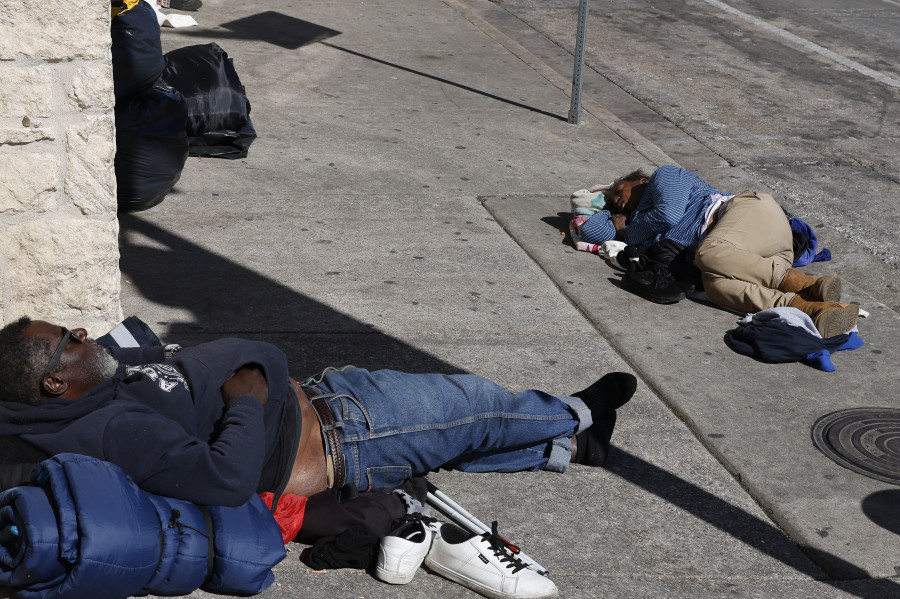 EEUU debate si es legal multar a personas sin hogar por dormir en la calle
