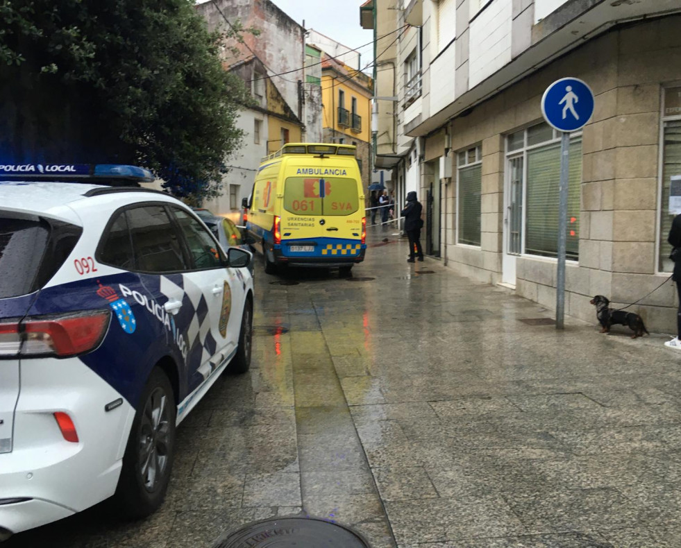 Los servicios de emergencias en la zona en la que se produjo el apuñalamiento mortal @ Mónica Ferreirós