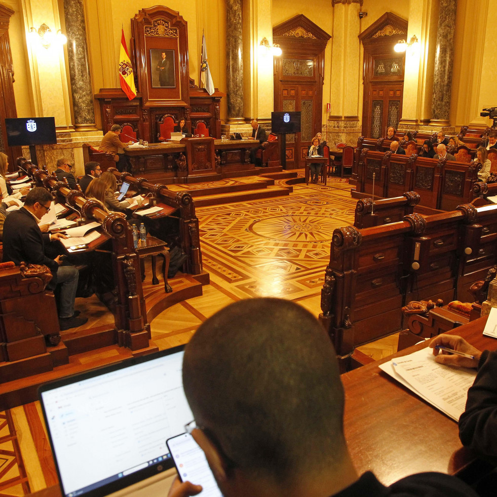 La falta de apoyo del BNG deja al Gobierno local de A Coruña en vilo