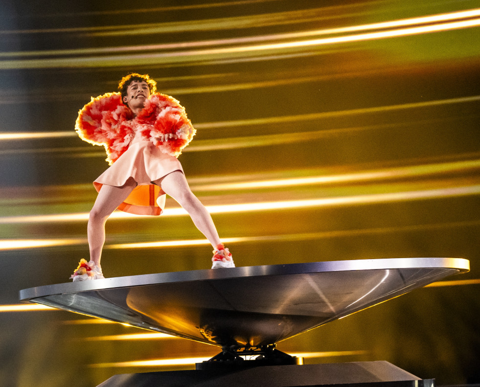 Malmö (Sweden), 09/05/2024.- Switzerland's Nemo performs the song 'The Code' during the second semifinal of the 2024 Eurovision song competition at the Malmö Arena in Malmö, Sweden, 09 May 2024. (S
