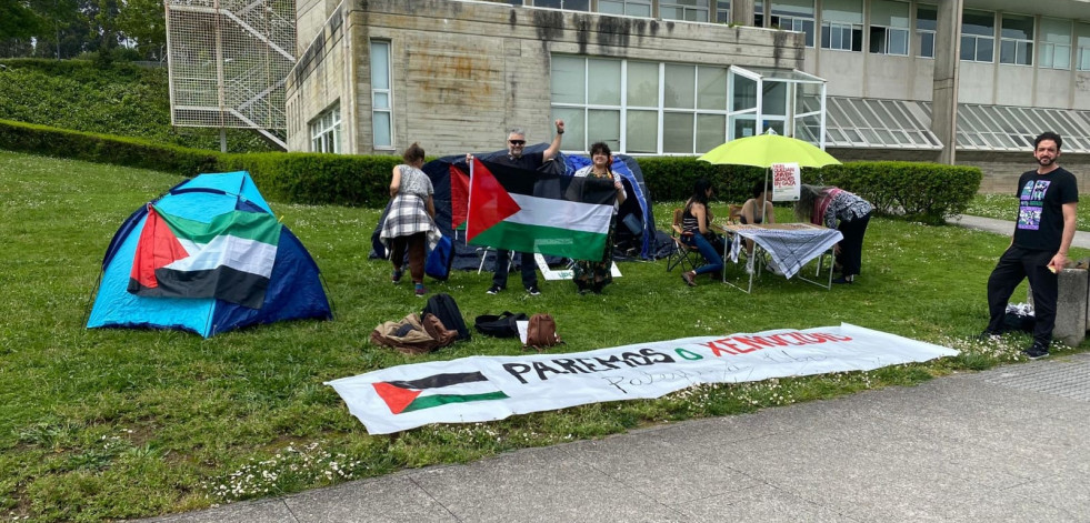 Acampada en la Universidad de A Coruña para apoyar al pueblo palestino