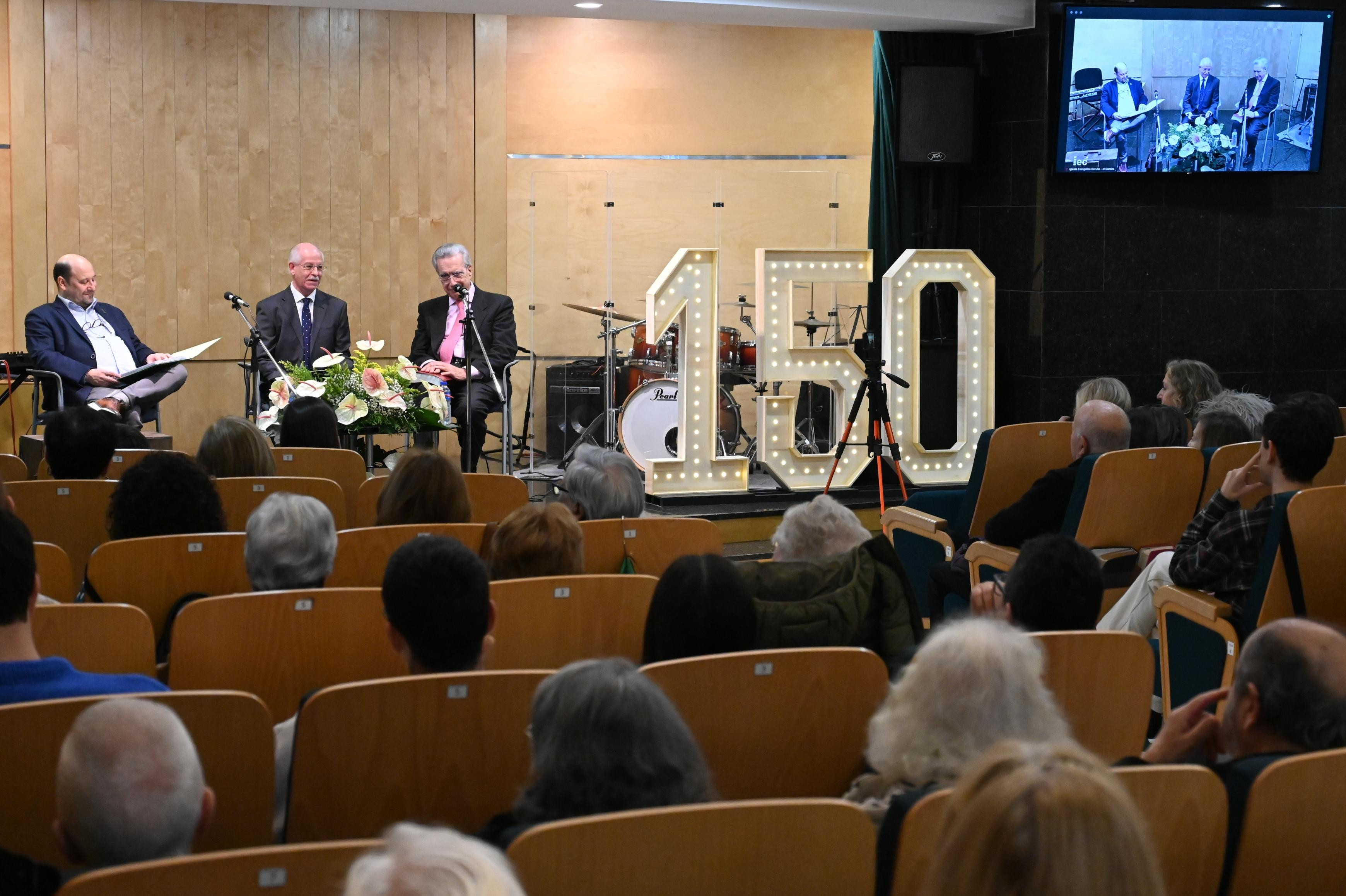 La comunidad evangélica de A Coruña reivindica en su 150 aniversario a  Curros Enríquez