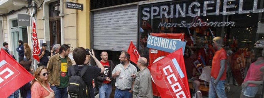 La huelga de los trabajadores del comercio trastoca el inicio de las rebajas de verano