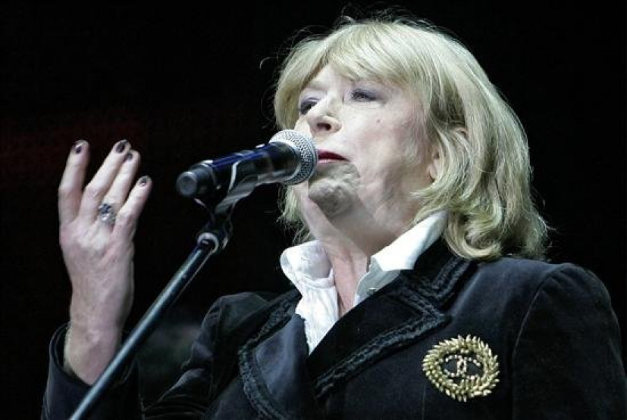 Marianne Faithfull revela que su exnovio mató a Jim Morrison por accidente