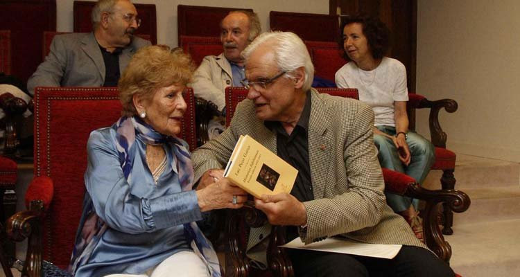 La RAG homenajea a Luz Pozo tras “oito décadas de autenticidade e beleza”