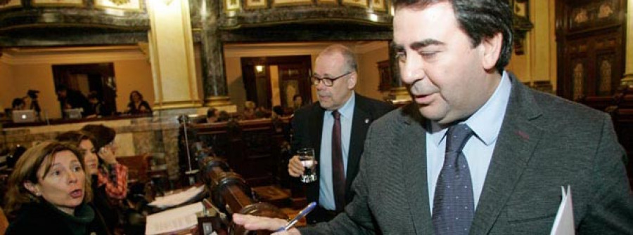 El pleno aprueba la puesta en marcha del párking exprés con los votos en contra del PSOE y del BNG