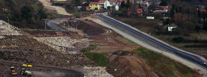 La Diputación asumirá hoy la gestión de la carretera de Alvedro