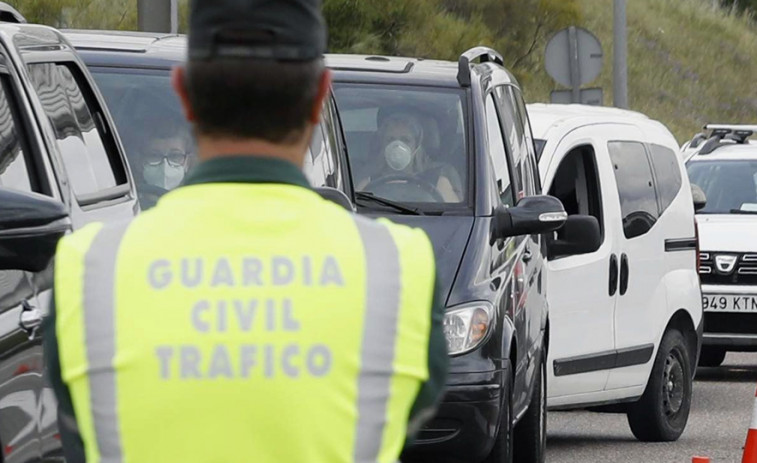 Interceptado un conductor que circuló en sentido contrario para evitar un control en Pedrafita