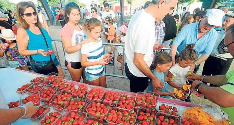 Reportaje | Música, homenajes, fútbol y muchas fresas en Eirís