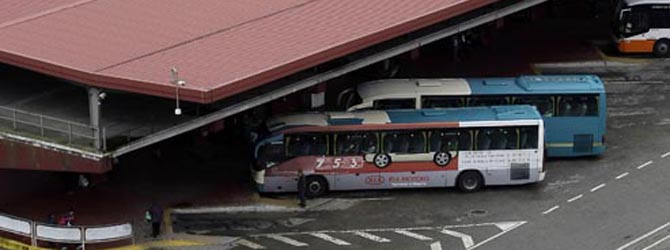 La Estación de Autobuses muestra los malos hábitos de conductores y peatones