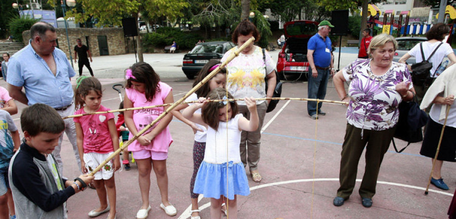 Reportaje | Juegos tradicionales como puente intergeneracional  en las fiestas de O Castrillón