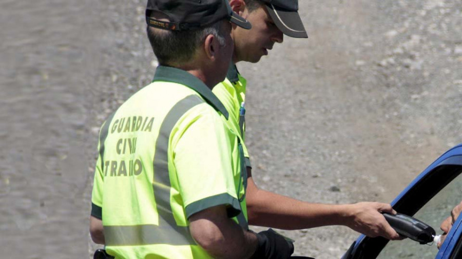 Conductora ebria escapa de la Guardia Civil y es capturada a los 30 km