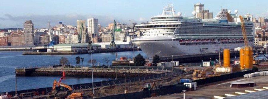 El Puerto logrará mantener en julio el número de cruceros que llegaron en 2014