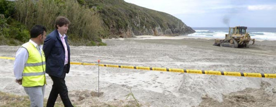 Arteixo triplica la extensión de la playa de Valcobo con aportes de arena de mar del Puerto Exterior