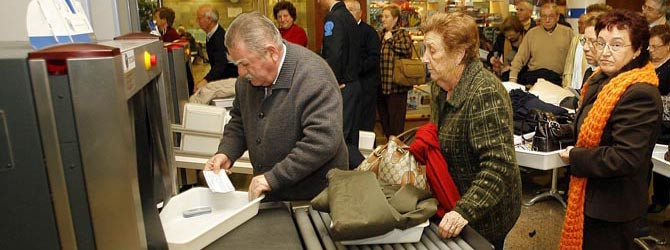 Cinco empresas optan a gestionar el servicio de seguridad del aeropuerto