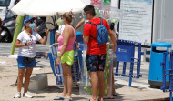 La Xunta, a favor de que se pueda tomar el sol en la playa sin mascarilla