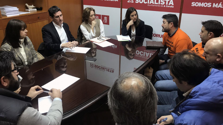 El PSOE incluirá alegaciones del comité de Alcoa en el estatuto electrointensivo