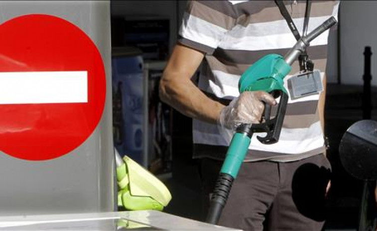 Roba un coche con un niño dentro y deja al crío un poco más tarde en una gasolinera