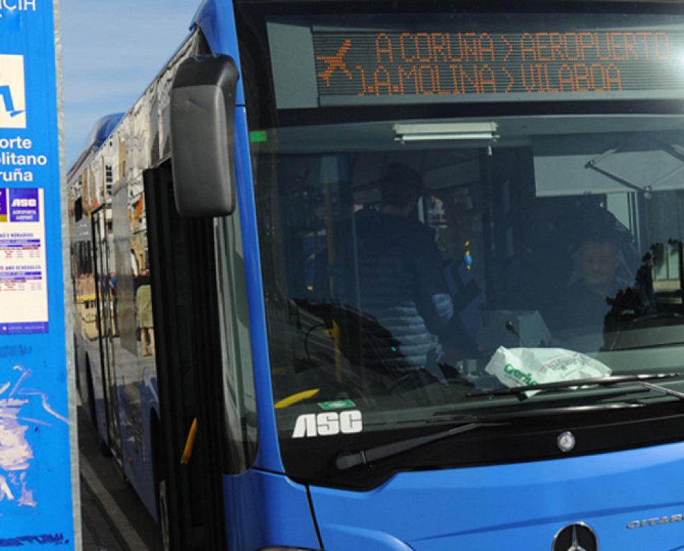 La ampliación de horarios del autobús a Alvedro para cubrir todos los vuelos estará lista a final de año