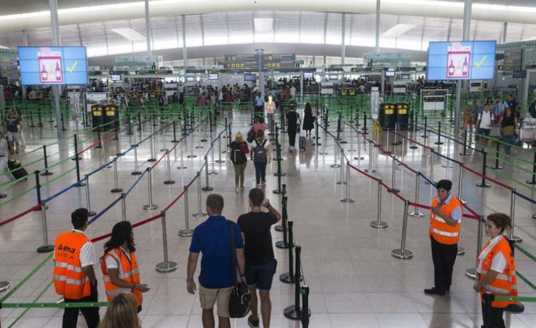 Detenido un miembro del Ministerio de Igualdad por una trifulca en el aeropuerto de Santiago