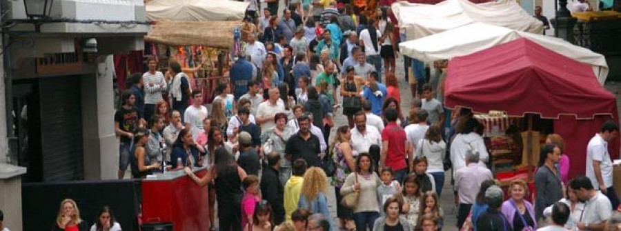 Los vecinos de la Ciudad Vieja de A Coruña califican la feria medieval de evento “obsoleto” y “rancio”