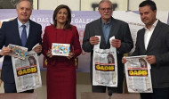 Gadis celebra el Día das Letras Galegas repartiendo libros y marcapáginas a sus clientes