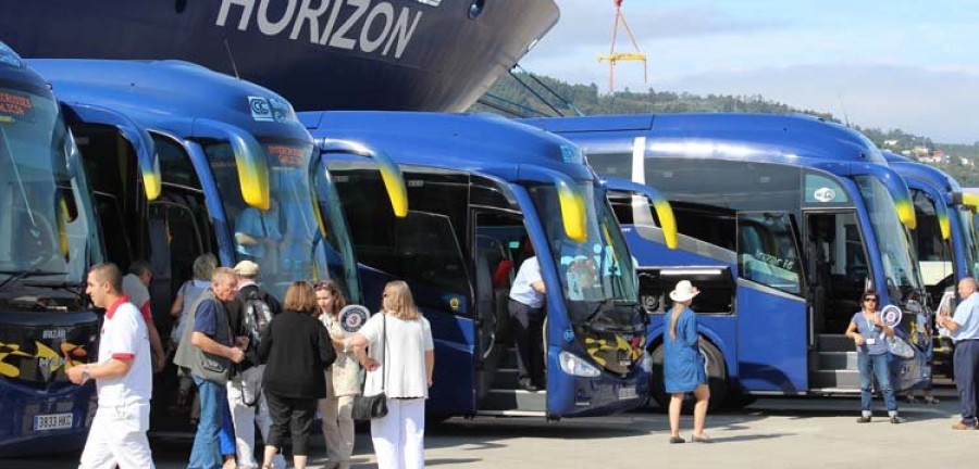 Ferrol despide a los más de dos mil cruceristas del “Horizon”