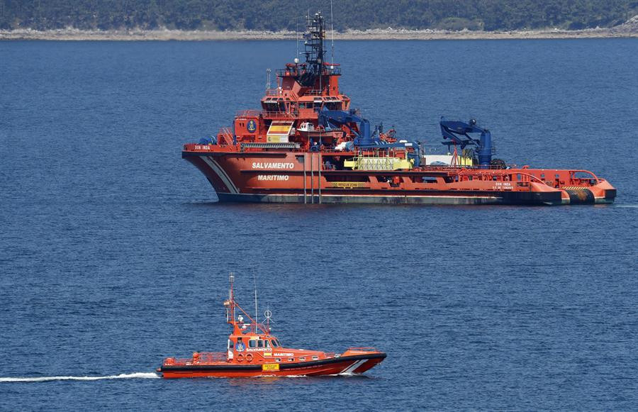 Continúa por tierra, mar y aire la búsqueda de los dos desaparecidos tras volcar un kayak en Porto do Son