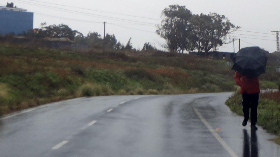 Los vecinos de Visma reclaman mayor seguridad peatonal en la carretera de acceso a O Portiño