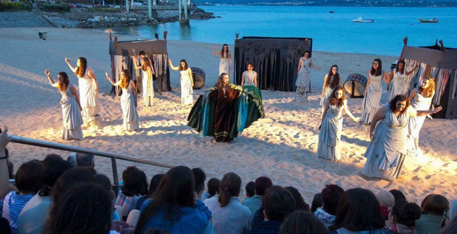 El arenal de San Amaro volverá a ser un escenario teatral durante el próximo fin de semana