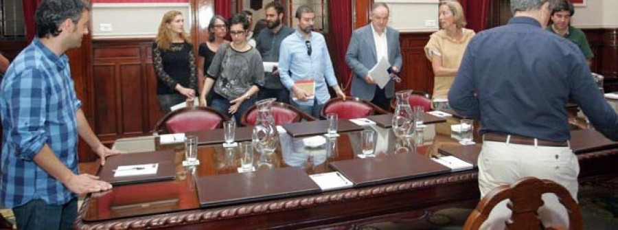 La Marea se echa encima a la oposición con su propuesta de reparto de poderes