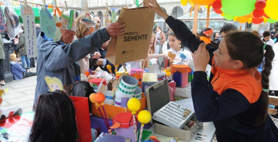 Los alumnos del Proxecto Semente venden sus productos en María Pita