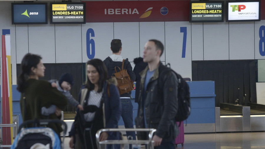 Las coruñeses que residen en Reino Unido critican el cambio de horario en el vuelo a Heathrow