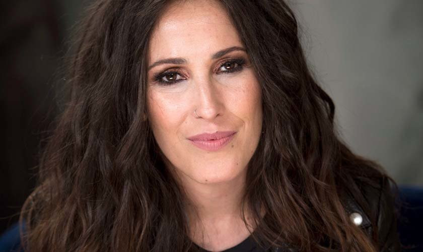 Malú pospone el inicio de su gira tras caerse y romperse los ligamentos