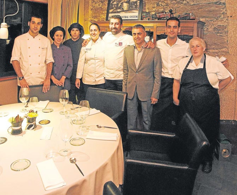 BEATRIZ SOTELO Y JUAN CRUJEIRAS RESTAURANTE  A ESTACIÓN DE CAMBRE