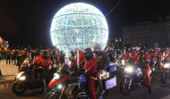 Papá Noel cambia renos por motos  para vestir de rojo  A Coruña y su  área metropolitana