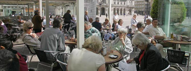 Los cruceristas sirven de estímulo  a la hostelería y al comercio del centro