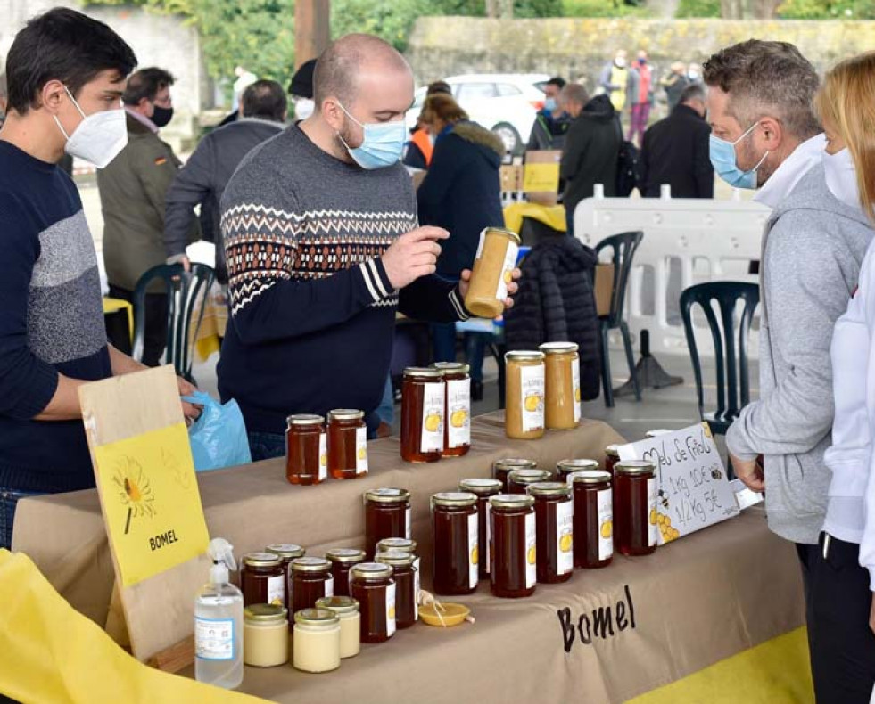 Oleiros anima a “vacinarse co mel” en la XXXI feria de este producto