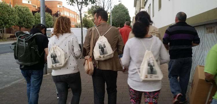 Los mediadores psicosociales de Ferrol salen con sus botiquines a la calle