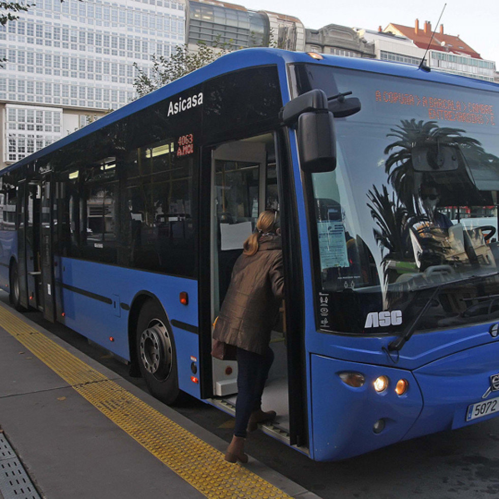 Estos son los autobuses que circularán en A Coruña y su área en Nochebuena, Navidad, Nochevieja y Año Nuevo